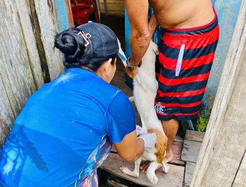 A campanha está sendo realizada pela equipe de Vigilância em Saúde, composta pelos agentes de endemias e vigilância sanitária nas residências da sede do município.
