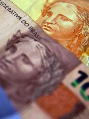 Diante de um prejuízo financeiro superior a R$ 394 mil, o Ministério Público do Amazonas (MPAM), por meio da Promotoria de Justiça de Manaquiri, ofereceu denúncia criminal contra dois ex-funcionários de uma agência bancária do município por furto qualificado, mediante fraude e abuso de confiança. A denúncia foi protocolada na Vara Única da Comarca de Manaquiri.