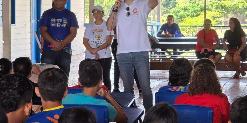 Em alusão ao Setembro Amarelo, mês de prevenção ao suicídio e valorização da vida, o Ministério Público do Estado do Amazonas (MPAM) promoveu uma palestra para os alunos da Escola Municipal Rui Barbosa, na comunidade Ressaca do Pesqueiro, zona rural de Manaquiri. 